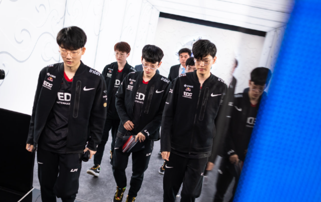 完成系列赛 完成系列赛